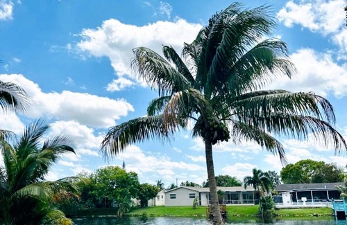 Sunrise House | Private Peaceful Guesthouse in Sunrise, Floridan