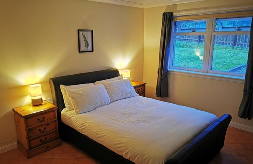 Alford House | Private peacefull pet friendly converted country cottage