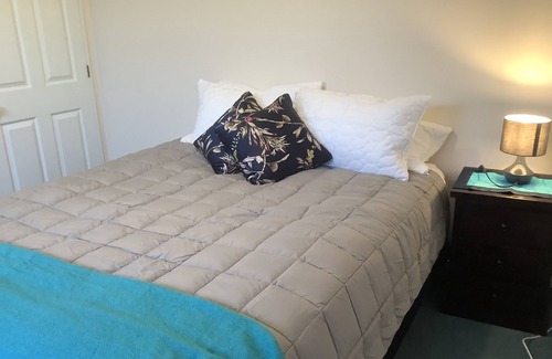 Northwood House | PRIVATE, PETS OK, WIFI, AIRPORT EASY ACCESS. Perfect Couples’ or Family Retreat