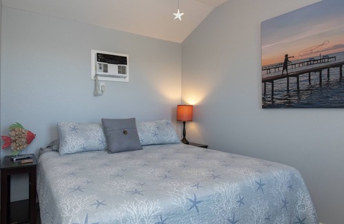 Lamar Resort | PRIVATE PIER "REDFISH LODGE" on Copano Bay