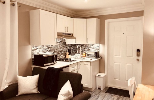 Nassau Cottage | Private "Plus" Suite #6
