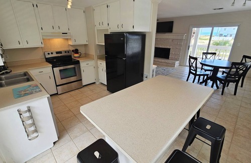 St. George Island Cottage | PRIVATE POOL! 2 FREE BIKE RENTALS INCLUDED WITH YOUR STAY!