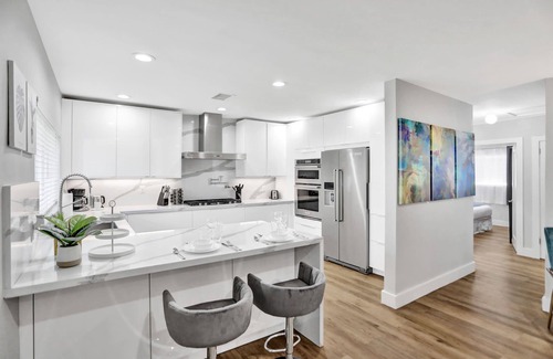 Hollywood Lakes House | Private Pool 3BR With Lakefront View