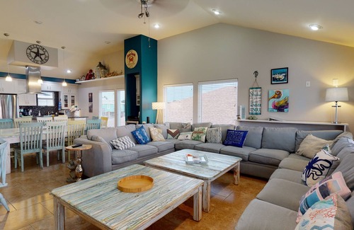 Port Aransas House | Private Pool and Golf Cart Included, Parking for 5
