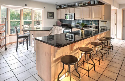 North Shores House | Private Pool & Beach, Dock, Tennis & Sleeps 15! 17 Harbor Rd, North Shores