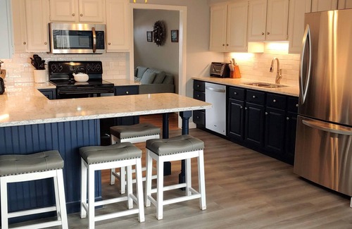 Newport East House | Private POOL, Central air, walk to beach, new kitchen, king MBR