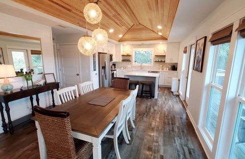 St. George Island Cottage | Private Pool! Easy Beach Access- 2 FREE BIKE RENTALS INCLUDED WITH YOUR STAY!
