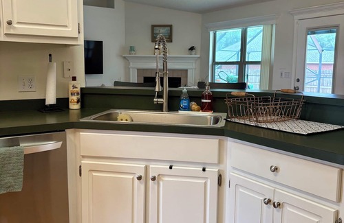 Milton House | Private Pool-Fish Cleaning Station- Convenient Location to the Beaches