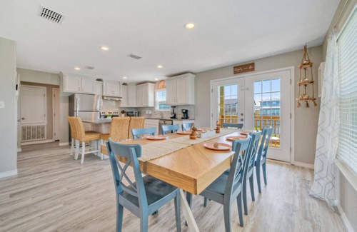 Old Town House | Private Pool, Free Golf Cart, 3 Blocks to Town! | Tequila Tides by AvantStay