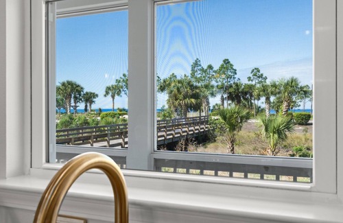 Port St. Joe House | Private Pool & Hot Tub, close to restaurants, ice cream, beach, boardwalk & bars