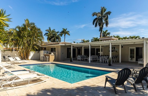 Hollywood Lakes House | Private Pool House 1mile from beach