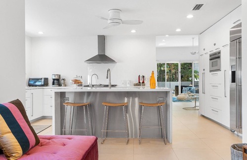 Dolphin Isles House | Private Pool | Kayaks | Games | Las Olas Fun Modern Beachfront Luxury 30 Seconds to Beach Sea La Vi