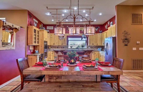 Hurricane House | Private Pool-King bed-3 acres- Billiards-RV Parking-Mountain Views-Near Zion