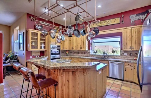 Hurricane House | Private Pool-King bed-3 acres- Billiards-RV Parking-Mountain Views-Near Zion