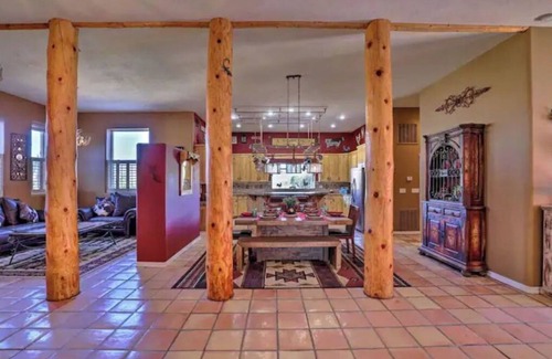 Hurricane House | Private Pool-King bed-3 acres- Billiards-RV Parking-Mountain Views-Near Zion