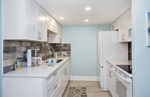 Mid Island House | ☀️Private Pool-Pet Friendly-Short Walk to Beach-Montishello on Jefferson☀️