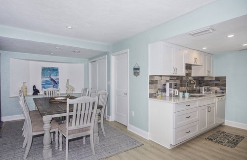 Mid Island House | ☀️Private Pool-Pet Friendly-Short Walk to Beach-Montishello on Jefferson☀️