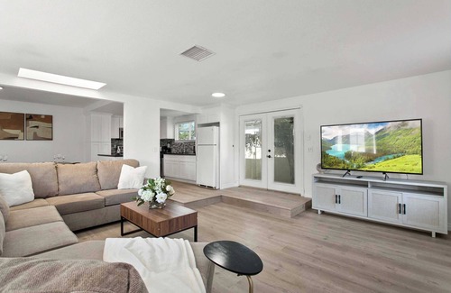 Upland House | Private Pool｜Pet-Friendly｜Cozy 4B2.5B｜Garage Access｜Perfect for WFH #42042