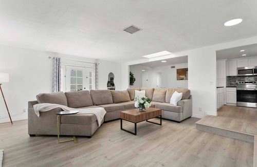 Upland House | Private Pool｜Pet-Friendly｜Cozy 4B2.5B｜Garage Access｜Perfect for WFH #42042