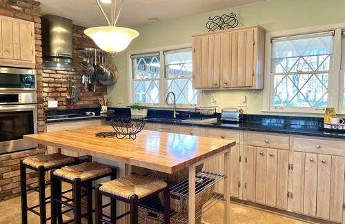 Sandy Springs House | Private Pool Retreat for Families and Groups ~ Prime Atlanta Location