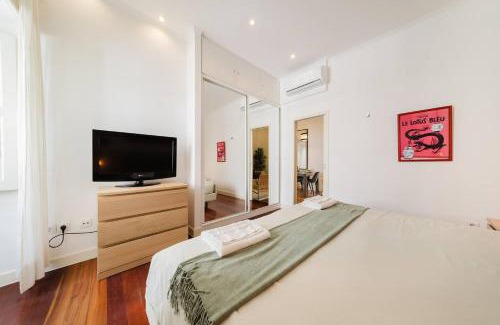 Sacramento Apartment | Private Pool, Sleeps 10, Central