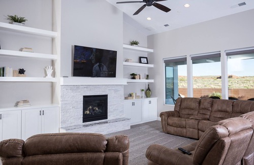 Hurricane House | Private Pool/Spa, 2 Mstr Bedrm, B-Ball, Bocce & Putting Green,4 Bed & 4 Bath!