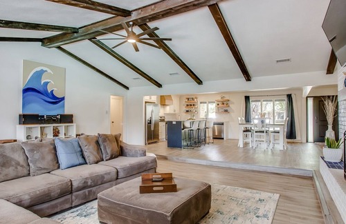 Lubbock House | Private pool/spa hidden Oasis getaway with 2 car garage parking in South Lubbock