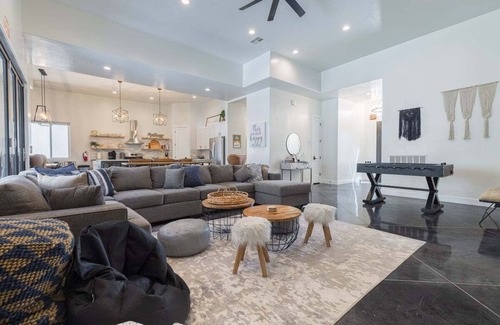 Hurricane House | Private Pool & Starry Nights Await at Overlake