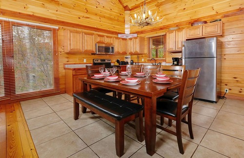 Gatlinburg - Pigeon Forge Cabin | Private Pool, Theater Room, Games + More! - Big Bear Plunge