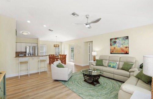Fort Myers Beach House | ☀️Private Pool | Pet Friendly | Close to Beach | Citrus Sol☀️