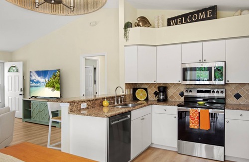 Fort Myers Beach House | ☀️Private Pool | Pet Friendly | Close to Beach | Citrus Sol☀️