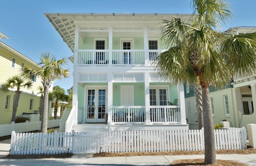 Sunnyside House | Private pool, FREE BIKES, Across the street from the BEACH! Free Pool Heater!