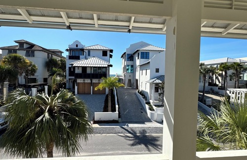 Sunnyside House | Private pool, FREE BIKES, Across the street from the BEACH! Free Pool Heater!
