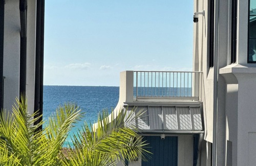 Sunnyside House | Private pool, FREE BIKES, Across the street from the BEACH! Free Pool Heater!