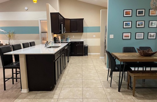 Navarre House | Private POOL with FUN Indoor & Outdoor Spaces - Minutes to the Beach