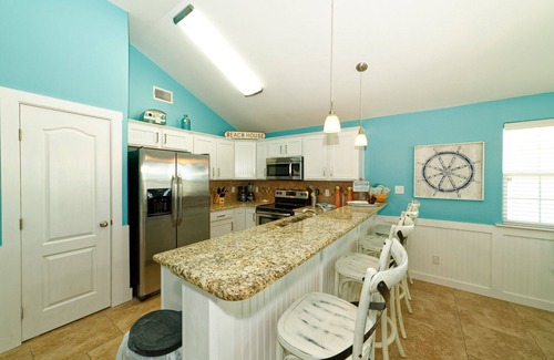 Port Aransas House | Private Pool with fire pit ! 3/2 house with lots of parking. King bed