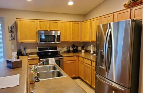 San Tan Valley House | Private putting green at Johnson Ranch 3 bedroom
