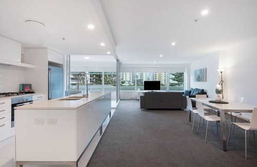 Surfers Paradise Apartment | Private Q Tower Apartments - Wow Stay