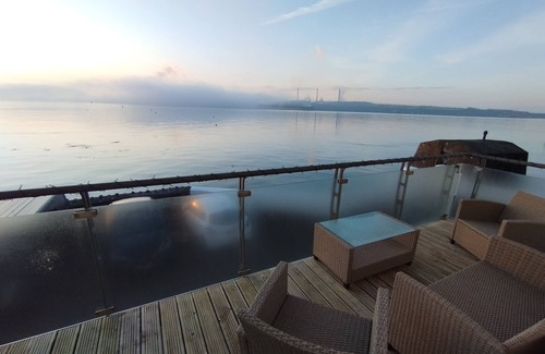Milford Haven House | Private quay, balcony, amazing sea views, free parking, Old Castle Pembrokeshire