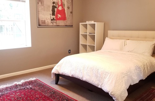 Dale City House | ⚡Private queen bed basement studio & patio⚡