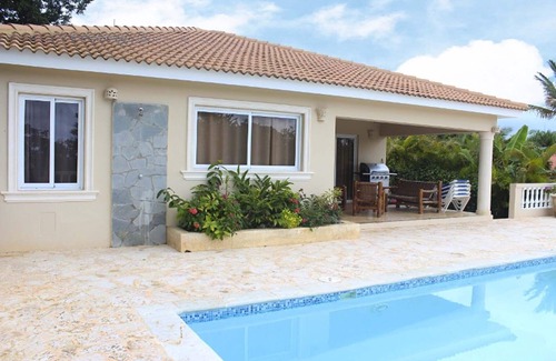 La Mulata Villa | Private, quiet 2BD villa with pool, jacuzzi, safes, BBQ, Wi-Fi, free bus