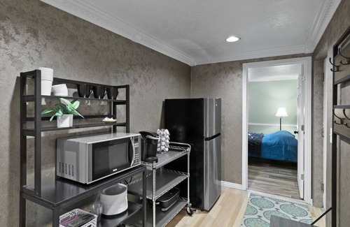Draper House | Private Quiet Basement Apartment+Gym