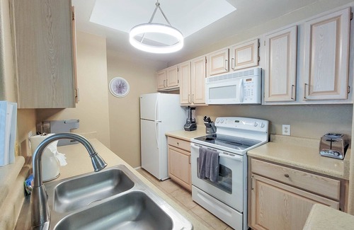 Montana Vistas Condo | Private/Quiet Condo in Upscale Scottsdale: pool, spa, sauna + outdoor kitchen!