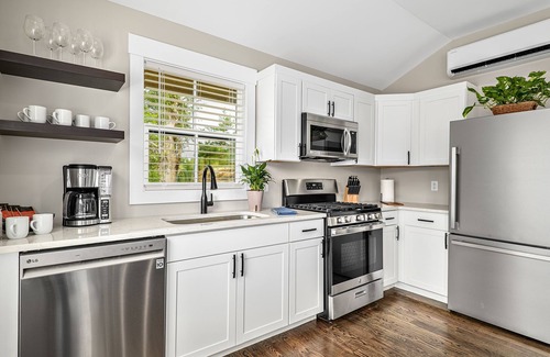 Weaverville Cottage | Private Quiet Mountain Modern Cabin! 25 mins from Downtown Asheville