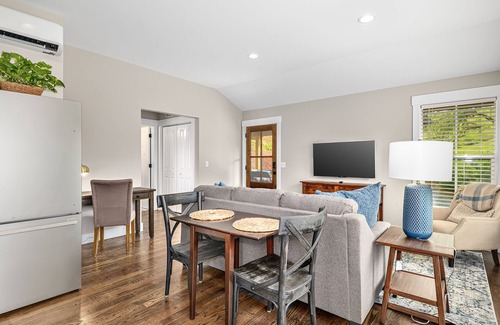 Weaverville Cottage | Private Quiet Mountain Modern Cabin! 25 mins from Downtown Asheville