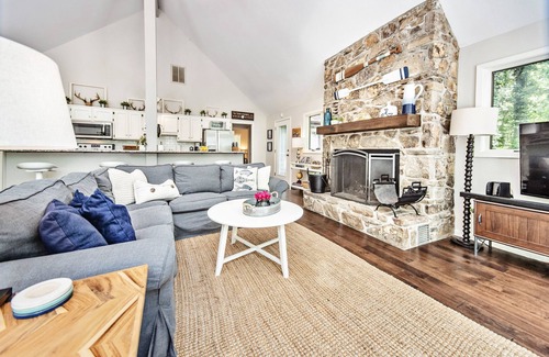 Tumbling Shoals House | Private, Renovated, Lakefront home minutes from Little Red River & Heber Springs