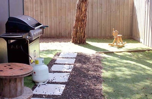 Ocean Grove Cottage | Private renovated duplex cottage. Beach and shops, markets, parkland close by.