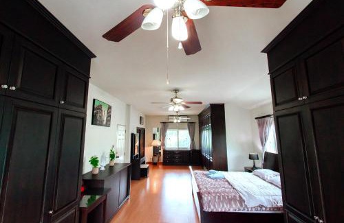 Pattaya Villa | PRIVATE RESIDENCE HOSTED by Sasithorn