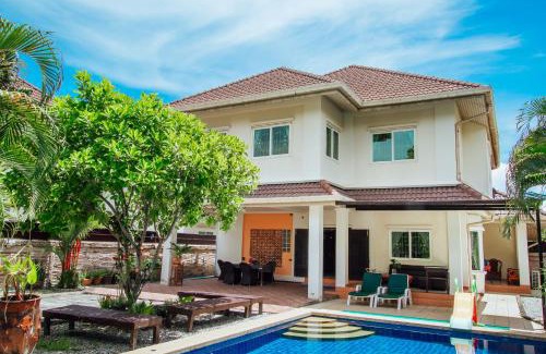 Pattaya Villa | PRIVATE RESIDENCE HOSTED by Sasithorn