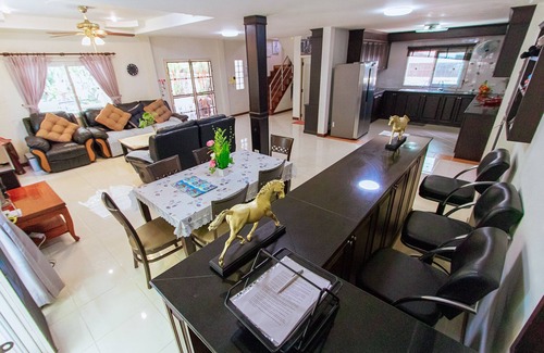Nong Prue Villa | Private Residence Hosted by Sasithorn